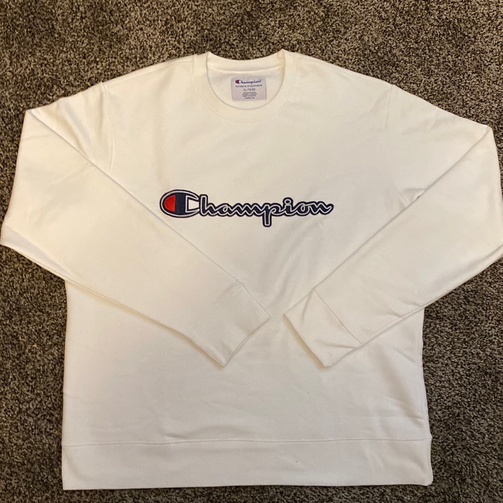 - Champion pullover